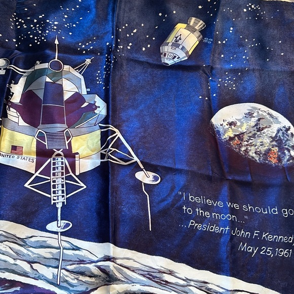 LOT of super fun NOVELTY PRINT scarves! - Picture 5 of 5